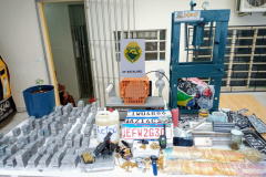 PM descobre fábrica de placas clonadas e prende homem após fuga na RMC