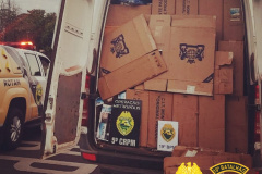 Veículos roubados e cigarros contrabandeados são apreendidos pela PM no Oeste pela Operação Metrópolis