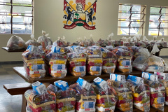 Campanha solidária promovida por PMs em rede social ajuda 71 famílias atendidas pela Equoterapia