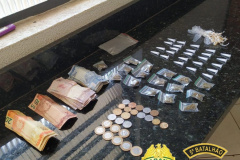 No Norte do estado, PM prende sete pessoas e apreende 18 tabletes de cocaína