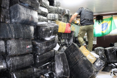 Polícia Civil aprende quatro toneladas de maconha e prende mulher em Foz do Iguaçu 