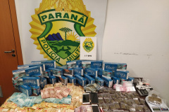 Ponto de tráfico disfarçado de tabacaria é alvo da PM e dono é preso com R$ 10 mil, maconha e cocaína na RMC