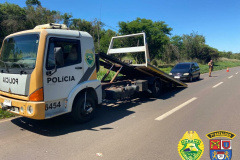 No Noroeste do estado, PM apreende um carro carregado com contrabando e uma arma de fogo