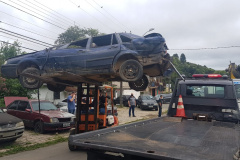 Veículos que estavam parados há anos na Delegacia de Almirante Tamandaré são removidos