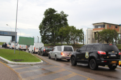 Logística de transporte de corpos, vítimas e familiares termina em Curitiba e avião decola ao Pará; peritas paranaenses seguem no mesmo voo