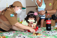 PM faz surpresa para criança aniversariante em Pontal do Paraná (PR), no Litoral