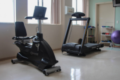 Hospital da Polícia Militar (HPM) recebe equipamentos para fisioterapia doados pela AMAI em Curitiba (PR)