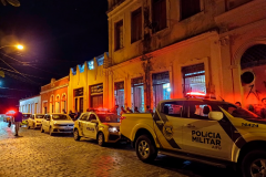 Operação apreende arma de fogo e produtos contrabandeados em Curitiba e no Litoral