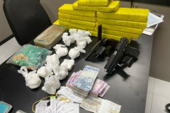 Operação cumpre mandados de prisão e apreende grande quantidade de drogas em Matinhos