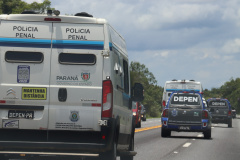 Operação integrada transfere 50 presos do Litoral para a Casa de Custódia de Piraquara