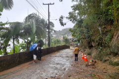 Polícia Militar ajuda população de Guaraqueçaba a se recuperar dos alagamentos