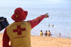 Atuação de bombeiros intensifica prevenção e diminui afogamentos na Costa Oeste