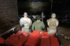 Ação integrada entre as polícias Militar, Civil e Federal resulta na apreensão de meia tonelada de maconha no lago de Itaipu, em Guaíra (PR)