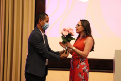 SESP homenageia servidoras no Dia Internacional da Mulher com flores e palestra