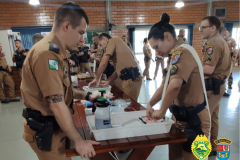 Policiais do 10º BPM recebem instrução sobre atendimento pré-hospitalar em combate, em Apucarana