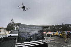 Policiais, treinamentos, equipamentos, tecnologia e inteligência. Muita inteligência. É essa a equação que norteia o planejamento estratégico das forças de segurança do Paraná. Por isso, dois projetos já em desenvolvimento pela Secretaria da Segurança Pública (Sesp) prometem transformar a fiscalização, monitoramento e repressão no Estado, fazendo da Inteligência Artificial (IA) uma das principais aliadas contra o crime organizado.