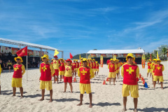 Bombeiros militares formam novos guarda-vidas civis durante a temporada no Litoral