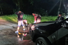 Polícia Militar prende cinco pessoas durante operação em Paranaguá