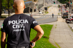 PCPR e PMPR prendem dois homens por tráfico de drogas em Curitiba