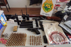 Polícia Militar prende foragido da Justiça e apreende armas e munições em Apucarana