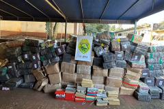 Polícia Militar apreende carreta com mais de duas toneladas de droga em Foz do Iguaçu