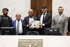 Policiais da Rone recebem homenagem na Assembléia Legislativa do Paraná
