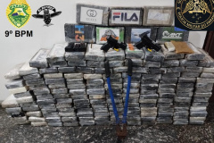PM apreende caminhão carregado com 176 kg de cocaína em Paranaguá