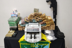 PMPR apreende mais de 700 mil reais em espécie e seis quilos de cocaína em Paranaguá
