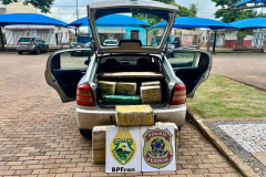 PMPR apreende 1,2 tonelada de drogas e 900 caixas de cigarros contrabandeados no oeste do Estado 