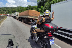 Forças de Segurança auxiliam no atendimento às famílias durante o congestionamento da BR-277