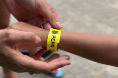 PCPR reforça distribuição de pulseiras de identificação durante shows do Verão Maior