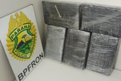 Polícia Militar do Paraná apreende 5 quilos de cocaína em ônibus na BR-277