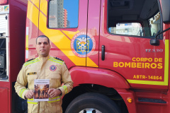 Major do Corpo de Bombeiros apresenta manual de atendimento a pessoas autistas