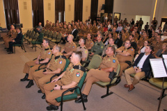 Solenidade de formatura do 2º Curso de Especialização em Planejamento e Projetos - Categoria Oficiais (2024) aconteceu na tarde desta sexta-feira (14), no auditório da Secretaria de Estado da Segurança Pública, em Curitiba. A turma, composta por trinta alunos, recebeu o nome de “PMPR 170 anos”. Promovido pela Polícia Militar do Paraná (PMPR), o Curso de Planejamento e Projetos (CPPROJ) tem como objetivo especializar e qualificar policiais militares na proposição e execução de projetos na área de segurança p