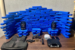 PMPR apreende quase 100kg de maconha, colete balístico e arma com munição em Campo Largo