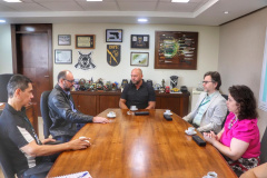 Secretário Hudson recebe presidente do SINPOAPAR