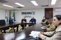 Secretário e comissão discutem melhorias e ampliações de serviços com cães em todo o Paraná