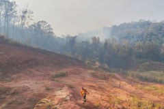 Com volta do calor, Bombeiros reforçam combate a incêndios florestais