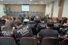 PCPR homenageia servidores com medalhas de serviço policial no centro-sul do Estado