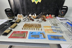 PMPR prende dois homens em operação contra tráfico de drogas, armas e munição em Curitiba