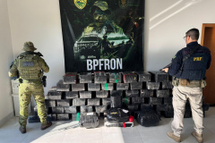 BPFron e PRF apreendem mais de uma tonelada de droga próximo a Perobal