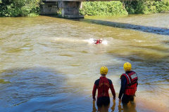 Banho de rio seguro: 10 dicas dos Bombeiros para evitar cabeça d'água e outros riscos