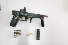 Polícia Militar prende suspeitos de tentativa de homicídio e apreende submetralhadora no Litoral