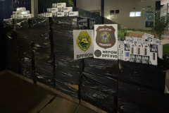 PMPR e PF apreendem 7.350 pacotes de cigarros ilegais em operação