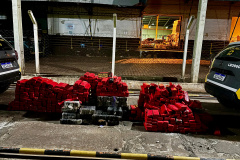  Polícia Militar do Paraná apreende quase uma tonelada de maconha e detém três pessoas em Rosário do Ivaí 