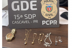 PCPR prende três pessoas em operação contra furtos de joias em Cascavel