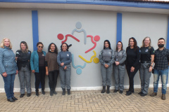 Mulheres privadas de liberdade doam cabelo para pacientes com câncer