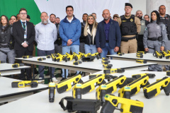 Com tecnologia de última geração, Paraná entrega 1,4 mil armas não letais para as polícias