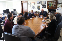 Secretário Hudson se reúne com deputado estdual e comitiva de Guaíra