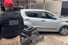 Excesso de peso em veículo levanta suspeita e PMPR descobre veículo clonado com mais de 160 kg de maconha no noroeste do Estado